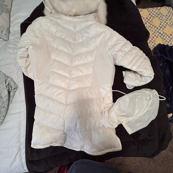 Packable winter coat - Picture 3 of 6